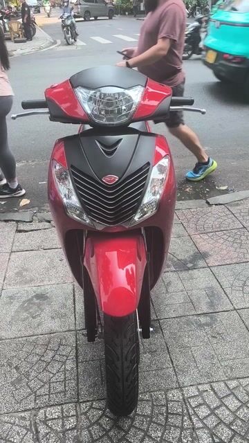 Honda SH màu Đỏ 16145 km đời 2010 SM 102 còn zin. Mua bán Xe máy tại Quận 1 Tp Hồ Chí Minh được đăng bởi Ngô Vinh hình 1