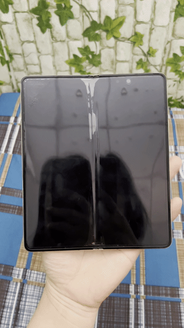 Samsung Galaxy Z Fold Vàng kem. Mua bán Điện thoại tại Quận 7 Tp Hồ Chí Minh được đăng bởi Quỳnh Trang hình 1