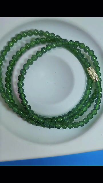 Chuỗi ngọc phỉ thúy 4li màu xanh táo. Mua bán Phụ kiện thời trang khác tại Thành phố Tân An Long An được đăng bởi NĐKhoa hình 1