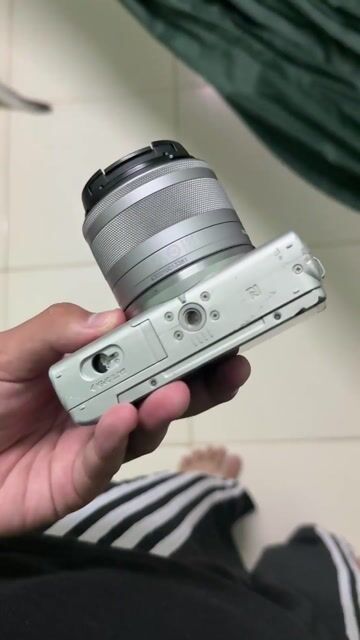 Máy ảnh Canon EOS M100 Bạc. Mua bán Máy ảnh, Máy quay tại Quận Ninh Kiều Cần Thơ được đăng bởi HoangAnh hình 1