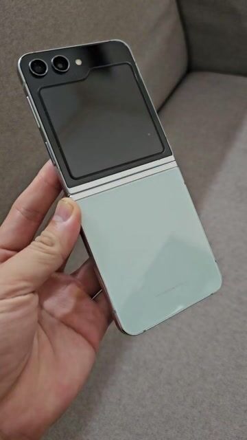 Samsung Galaxy Z Flip5 zin đẹp 99%. Mua bán Điện thoại tại Quận Thanh Xuân Hà Nội được đăng bởi Nam hình 1