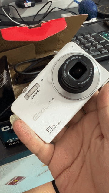 Casio Exilim Z880 Fullbox Camera CCD Nhật Retro Đẹ. Mua bán Máy ảnh, Máy quay tại Quận Cầu Giấy Hà Nội được đăng bởi Đỗ Kỷ hình 1