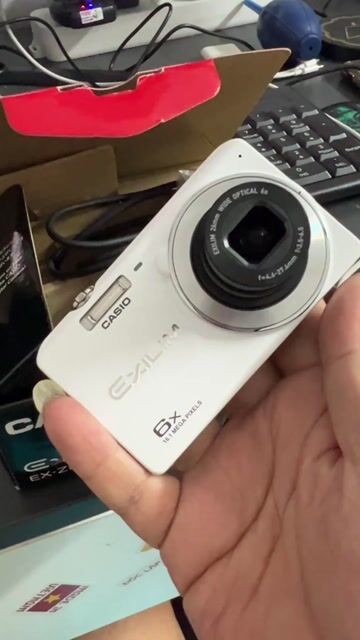 Casio Exilim Z880 Fullbox Camera CCD Nhật Retro Đẹ. Mua bán Máy ảnh, Máy quay tại Quận Cầu Giấy Hà Nội được đăng bởi Đỗ Kỷ hình 1