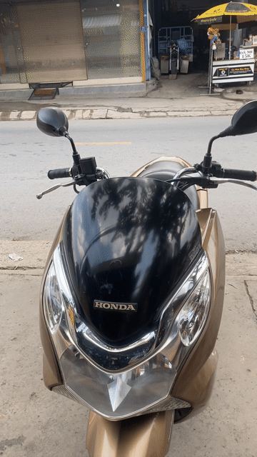 Honda PCX THÁI. ZIN ÊM CHẤT. ZIN ÊM ĐẸP. Mua bán Xe máy tại Thành phố Thủ Đức Tp Hồ Chí Minh được đăng bởi Xe Máy Quốc Hằng góp 0 đồng hình 1
