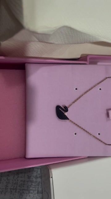Dây chuyền Swarovski Thiên nga đen Nữ. Mua bán Phụ kiện thời trang khác tại Thành phố Thủ Đức Tp Hồ Chí Minh được đăng bởi Hằng hình 1