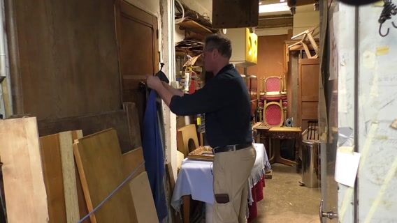 Il restaure le passé.