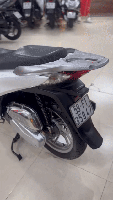 Honda SH 125/2013 Trắng Xám Sport.BSTP.Xe đẹp. Mua bán Xe máy tại Quận 6 Tp Hồ Chí Minh được đăng bởi Cửa Hàng Xe Máy Hoà Bùi hình 1