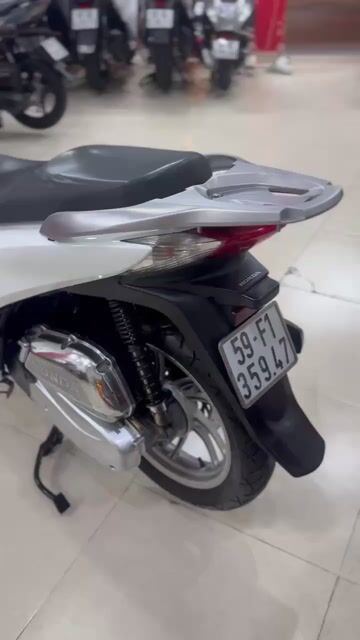 Honda SH 125 2015 Trắng Xám Sport.BSTP.Xe đẹp. Mua bán Xe máy tại Quận 6 Tp Hồ Chí Minh được đăng bởi Cửa Hàng Xe Máy Hoà Bùi hình 1