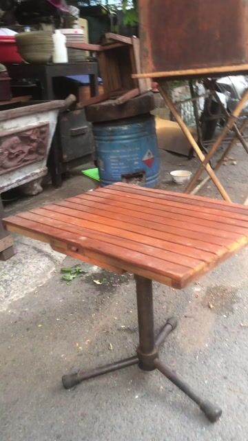 Bàn xoay mặt gỗ chân sắt. Mua bán Bàn ghế tại Quận 3 Tp Hồ Chí Minh được đăng bởi HoVaTen  Nghèo mua gì đt XinCamOn hình 1