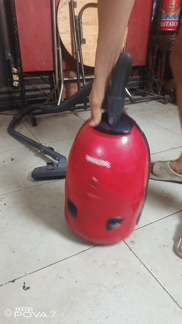 Máy hút bụi Philips Đỏ 1400W. Mua bán Thiết bị vệ sinh, nhà tắm tại Quận Đống Đa Hà Nội được đăng bởi Long hình 1