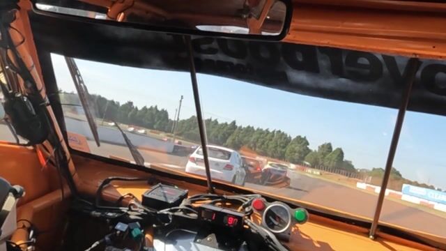Acidente na.curva 1 do TARUMA