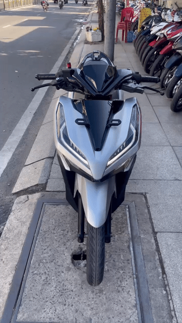 Honda Vario 150 2020 Bạc. Mua bán Xe máy tại Quận Tân Phú Tp Hồ Chí Minh được đăng bởi Tuanduy hình 1