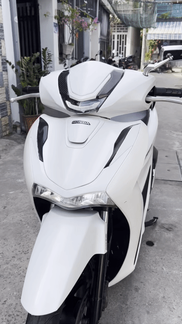 Honda SH Trắng Việt Nam. Mua bán Xe máy tại Quận Liên Chiểu Đà Nẵng được đăng bởi Phương Hoàng Khang hình 1