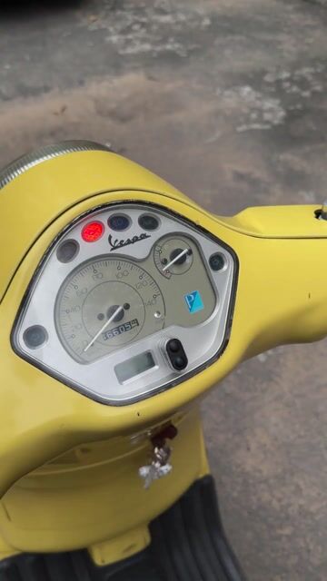 Piaggio Vespa LX 125cc màu Vàng. Mua bán Xe máy tại Quận Tân Bình Tp Hồ Chí Minh được đăng bởi Giang hình 1