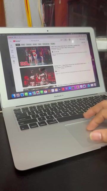 Apple MacBook Air i5 8GB 2017 mỏng, đẹp. Mua bán Laptop tại Thành phố Buôn Ma Thuột Đắk Lắk được đăng bởi Sam thị Apple hình 1