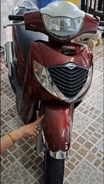Honda SH 150i Đỏ đô năm 2009 Nhập Ý . Mua bán Xe máy tại Huyện Bình Chánh Tp Hồ Chí Minh được đăng bởi PHẠM XUÂN LỘC hình 1