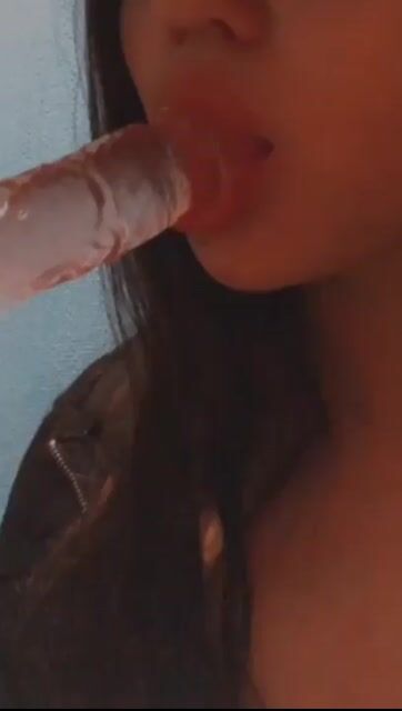 Model - EmmaRoss dildo