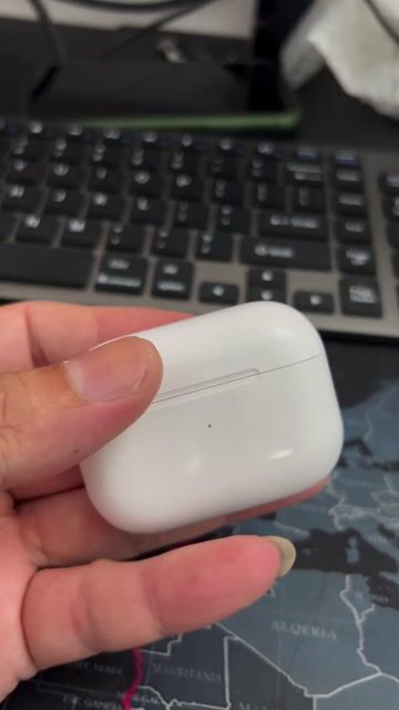 Tai nghe Apple AirPods Pro 2 Trắng. Mua bán Tivi, Âm thanh tại Thành phố Thủ Dầu Một Bình Dương được đăng bởi Đức Trần hình 1