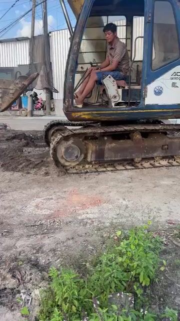 KOBELCO NHẬP NHẬT SK60-1, ĐỜI 92 QUÁ VIP. Mua bán Phương tiện khác tại Huyện Cái Bè Tiền Giang được đăng bởi AN hình 1