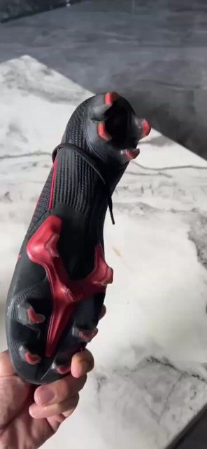 Giày đá bóng Nike Nam Vải Đen. Mua bán Đồ thể thao, Dã ngoại tại Thị xã Cửa Lò Nghệ An được đăng bởi Tuấn Dung hình 1
