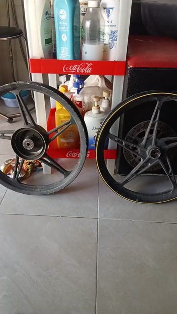 Vành xe máy hợp kim đen 5 chấu. Mua bán Phụ tùng xe tại Quận Ngũ Hành Sơn Đà Nẵng được đăng bởi Nguyễn Dương hình 1