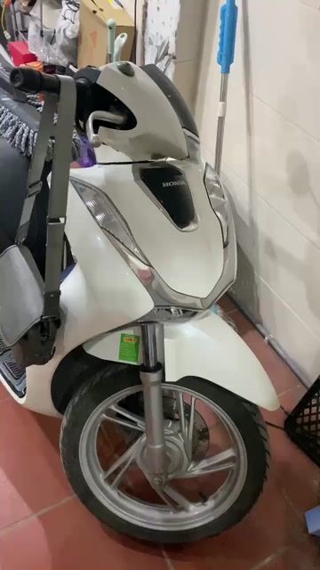 Honda SH Tay ga màu Trắng đã qua sử dụng biển 19. Mua bán Xe máy tại Quận Cầu Giấy Hà Nội được đăng bởi Ánh Linh hình 1