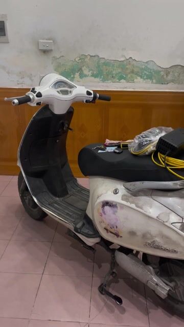 Xe máy điện Vespa trắng 678k. Mua bán Xe điện tại Quận Hoàn Kiếm Hà Nội được đăng bởi Nguyễn Anh Tuấn hình 1