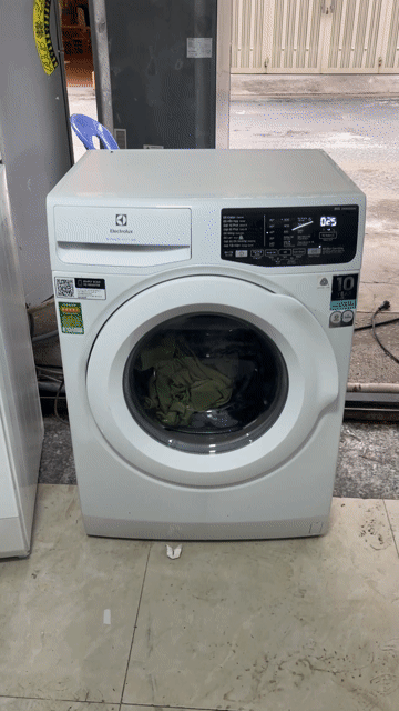 Thanh lý máy giặt Electrolux 8kg chạy tốt có BH. Mua bán Máy giặt tại Quận 4 Tp Hồ Chí Minh được đăng bởi Quí Vũ Official hình 1