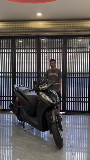 Sh300i Bản Chữ T - Đen Nhám. Mua bán Xe máy tại Thành phố Thủ Đức Tp Hồ Chí Minh được đăng bởi Huỳnh Gia Khoa hình 1