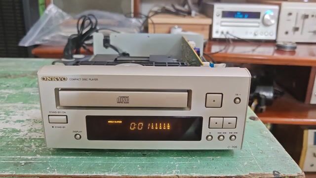 Đầu đĩa CD Onkyo C-705 hàng Nhật. Mua bán Tivi, Âm thanh tại Quận Liên Chiểu Đà Nẵng được đăng bởi Quý Mini hình 1
