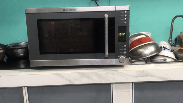 Lò vi sóng Electrolux 25 lít Nướng đối lưu Xám. Mua bán Bếp, lò, đồ điện nhà bếp tại Quận 8 Tp Hồ Chí Minh được đăng bởi Phạm Chí Thiện hình 1