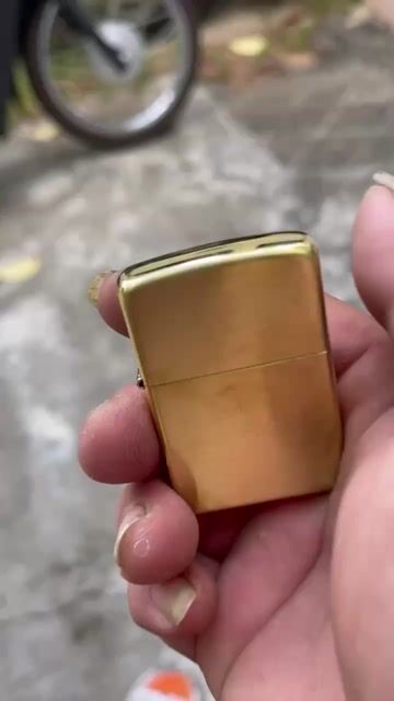 Bật lửa Zippo 04 Kim loại Vàng Limited. Mua bán Đồ sưu tầm, đồ cổ tại Quận Cẩm Lệ Đà Nẵng được đăng bởi Dat le Thanh hình 1