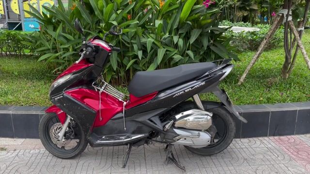 Honda Air Blade 2013 Đỏ đen. Mua bán Xe máy tại Quận Gò Vấp Tp Hồ Chí Minh được đăng bởi Kim Anh hình 1