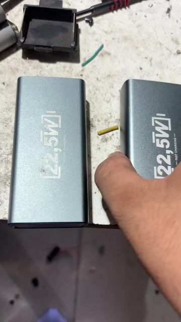 Sạc dự phòng 10000mAh 22.5W Kim loại Xám. Mua bán Phụ kiện (Màn hình, Chuột...) tại Thành phố Thuận An Bình Dương được đăng bởi Đạt Pin Bình Dương hình 1