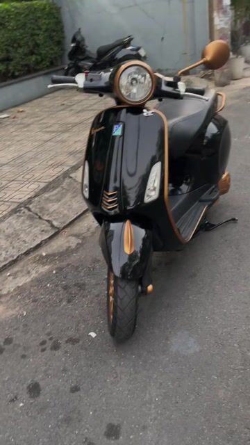 Piaggio Vespa Primavera Đen vàng đồng. Mua bán Xe máy tại Quận Tân Phú Tp Hồ Chí Minh được đăng bởi Xe Máy Lâm 290 hình 1
