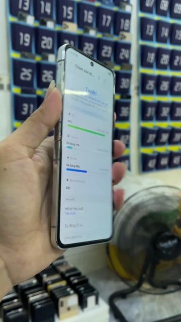 Samsung Galaxy Z Flip5 8/256GB Zin. Mua bán Điện thoại tại Quận 4 Tp Hồ Chí Minh được đăng bởi Quốc Đạt 888 hình 1