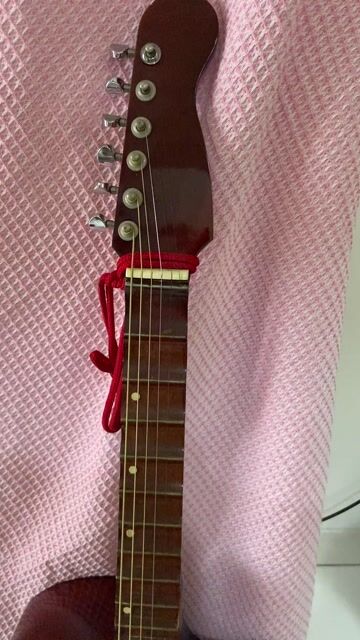 Guitar phím lõm Phúc Châu Vọng Cổ Gỗ Nâu 2012. Mua bán Nhạc cụ tại Quận 6 Tp Hồ Chí Minh được đăng bởi Linh hình 1