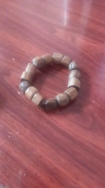 Vòng tay gỗ trầm hương. Mua bán Phụ kiện thời trang khác tại Thành Phố Đồng Hới Quảng Bình được đăng bởi facebook567 hình 1