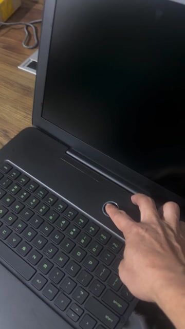 Razer Blade 17” Intel Core i7 16G vga 4G siêu đẹp. Mua bán Laptop tại Quận 3 Tp Hồ Chí Minh được đăng bởi Trần Quang Minh hình 1