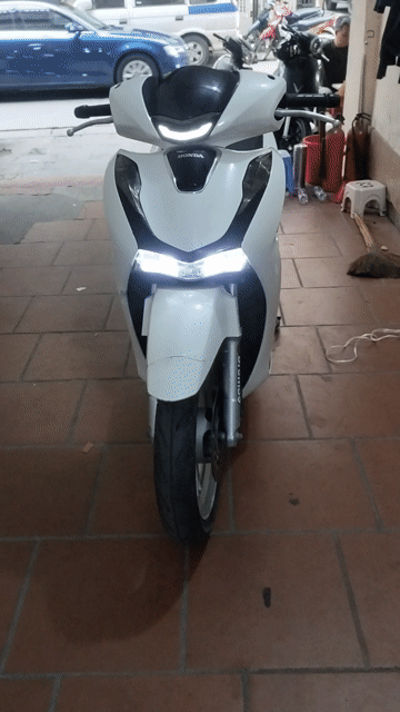 Honda SH 125i ABS 2023 Trắng. Mua bán Xe máy tại Quận Hoàn Kiếm Hà Nội được đăng bởi Anh Cò hình 1