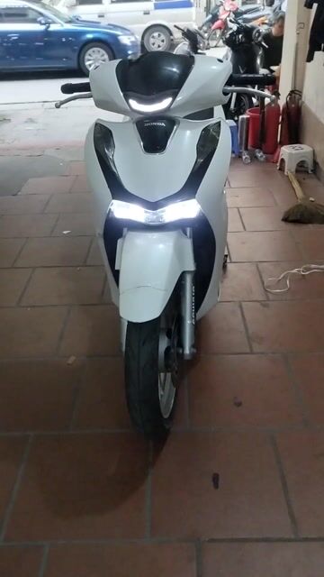 Honda SH 125i ABS 2023 Trắng. Mua bán Xe máy tại Quận Hoàn Kiếm Hà Nội được đăng bởi Anh Cò hình 1