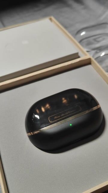 Tai nghe new 99% full box, tặng kèm ốp 200k. Mua bán Tivi, Âm thanh tại Quận Bình Thạnh Tp Hồ Chí Minh được đăng bởi Tâm Nguyễn hình 1