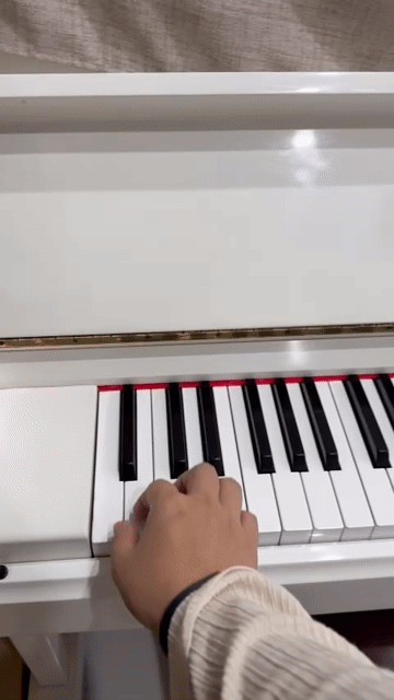Đàn piano cơ Yamaha UX Trắng Nhật Bản. Mua bán Nhạc cụ tại Quận Bắc Từ Liêm Hà Nội được đăng bởi Anda Nguyen hình 1