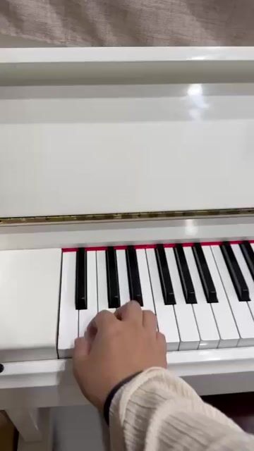 Đàn piano cơ Yamaha UX Trắng Nhật Bản. Mua bán Nhạc cụ tại Quận Bắc Từ Liêm Hà Nội được đăng bởi Anda Nguyen hình 1