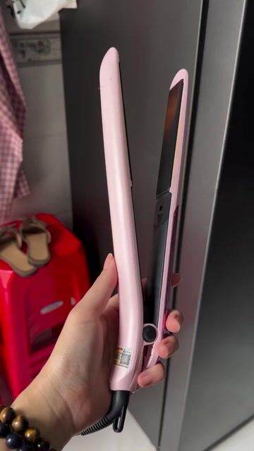 Máy duỗi tóc KOREMI Hồng Nữ. Mua bán Phụ kiện thời trang khác tại Quận Bình Thuỷ Cần Thơ được đăng bởi Trần Thị Ngọc Chi hình 1