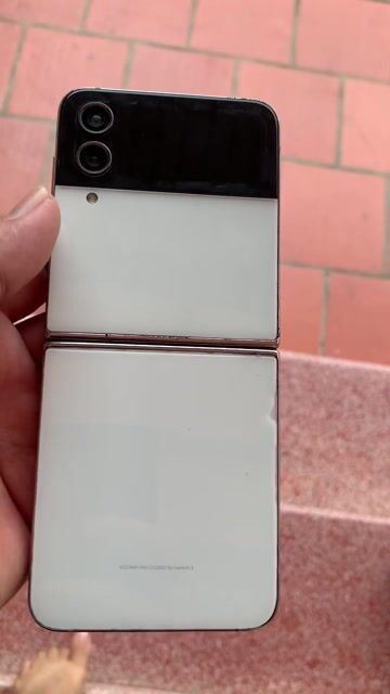 Samsung Z Flip 4 Trắng Hàn Quốc Hỏng màn hình. Mua bán Điện thoại tại Huyện Sóc Sơn Hà Nội được đăng bởi viên hình 1