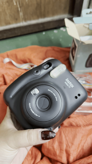 Máy ảnh instax mini 11 đen mới 90%. Mua bán Máy ảnh, Máy quay tại Quận 1 Tp Hồ Chí Minh được đăng bởi Lê hình 1