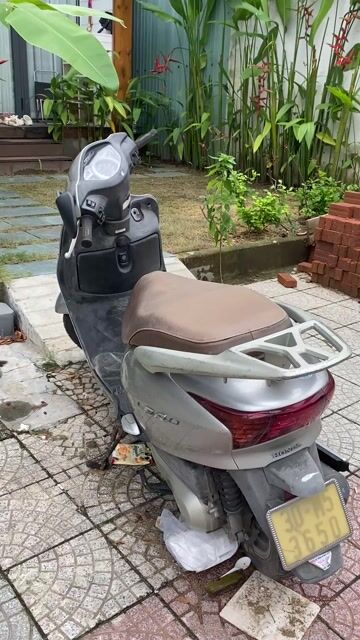 Bán xe honda lead 110 2010 máy nguyên zin màu bạc. Mua bán Xe máy tại Quận Cẩm Lệ Đà Nẵng được đăng bởi Anh hình 1