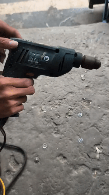 Máy khoan Bosch GBM 320 Đen. Mua bán Đồ chuyên dụng, Giống nuôi trồng tại Quận Cái Răng Cần Thơ được đăng bởi Bán máy hàn giá cực rẻ hình 1