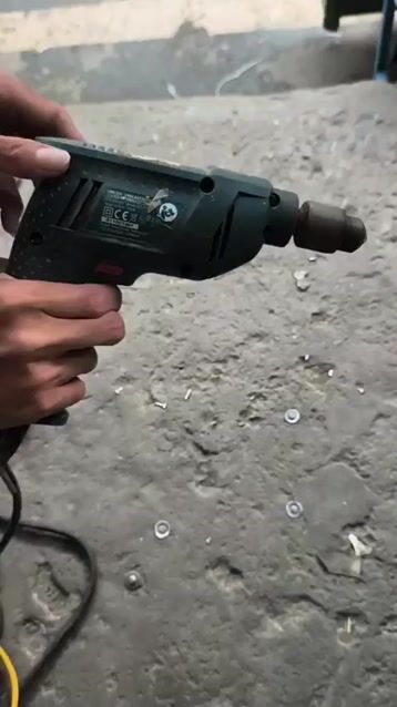 Máy khoan Bosch GBM 320 Đen. Mua bán Đồ chuyên dụng, Giống nuôi trồng tại Quận Cái Răng Cần Thơ được đăng bởi Bán máy hàn giá cực rẻ hình 1